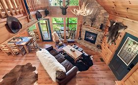 Bear Mountain Chalet In Sevierville With Hot Tub